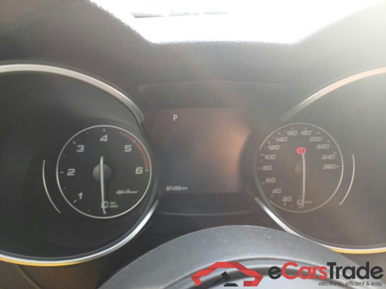 ALFA ROMEO STELVIO / 2017 / 5P / SUV 2.2 TD 190 CV SUPER BUSINESS AT8 Q4 #4