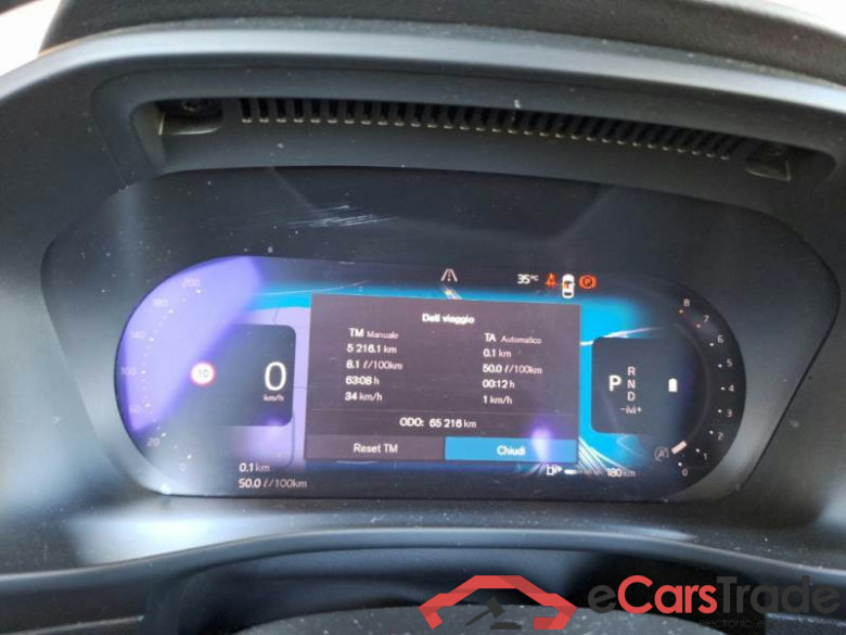VOLVO XC40 / 2021 / 5P / SUV B3 AUTOMATICO CORE #4