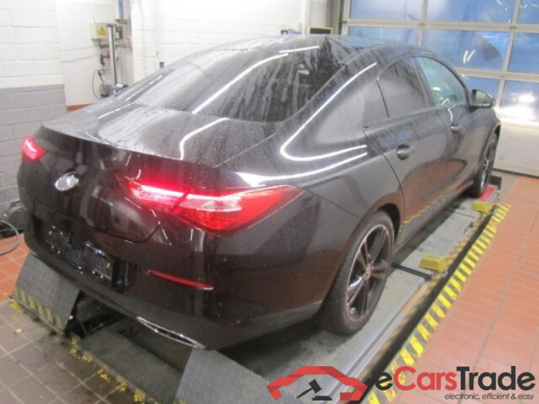 MERCEDES-BENZ CLA 180 Progressive #3