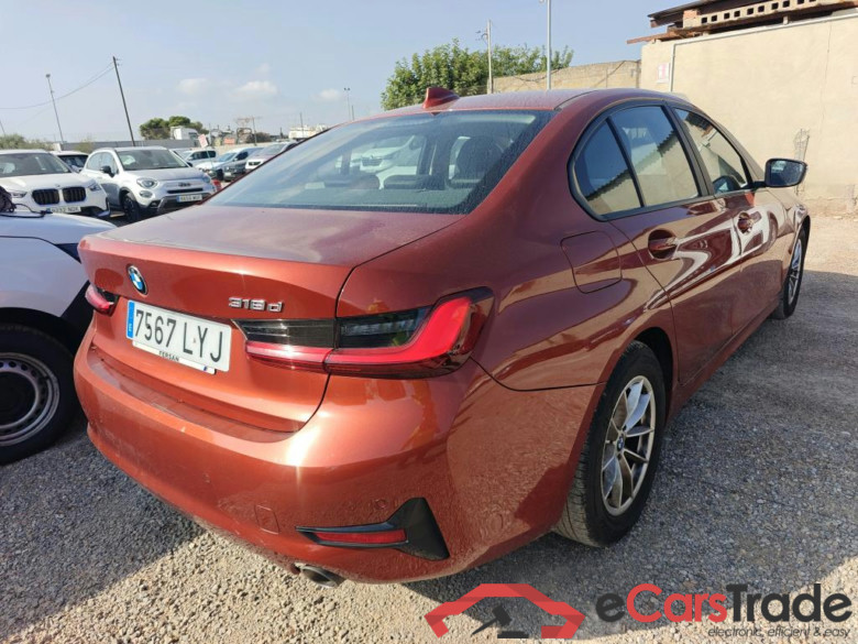 BMW Serie 3 / 2018 / 4P / sedán 318d Auto. #2