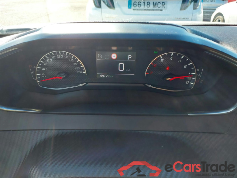 PEUGEOT 2008 / 2019 / 5P / todoterreno Allure BlueHDI 130 S&S EAT8 (Partners) #3