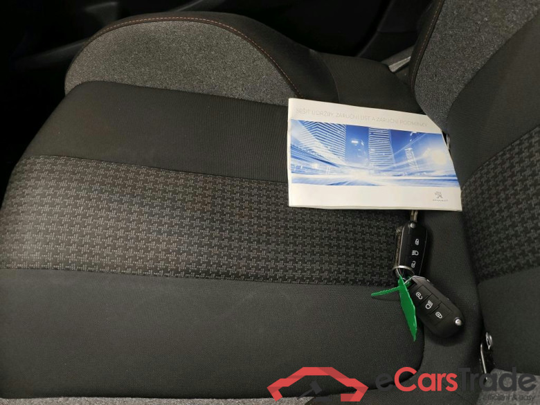 Peugeot 3008 Active 1.2 PureTech 130 5d #4