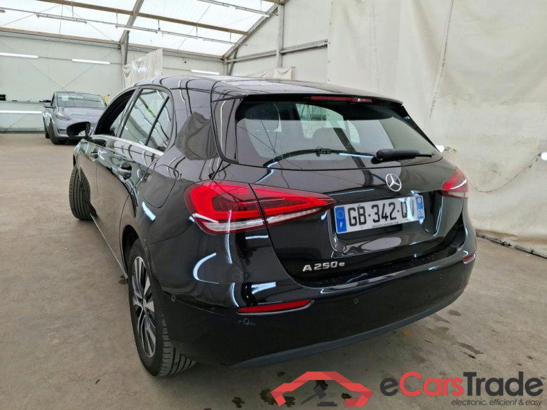 MERCEDES-BENZ Classe A Compact / 2018 / 5P / Berline A 250 e Business Line 8G-DCT #3