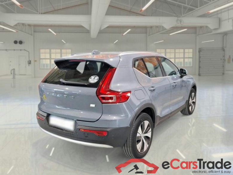 VOLVO XC40 / 2021 / 5P / SUV T4 Recharge Plug-in auto Plus Bright #2