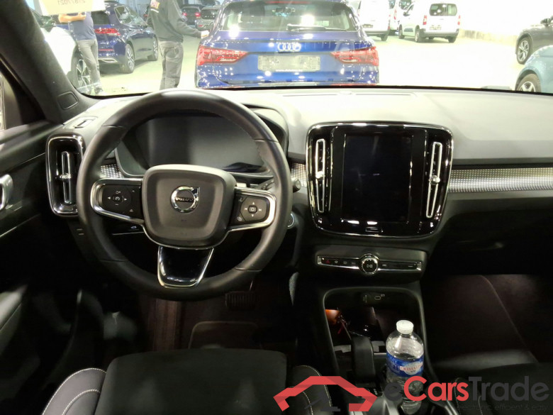 VOLVO XC40 2.0 B3 CORE DCT #6