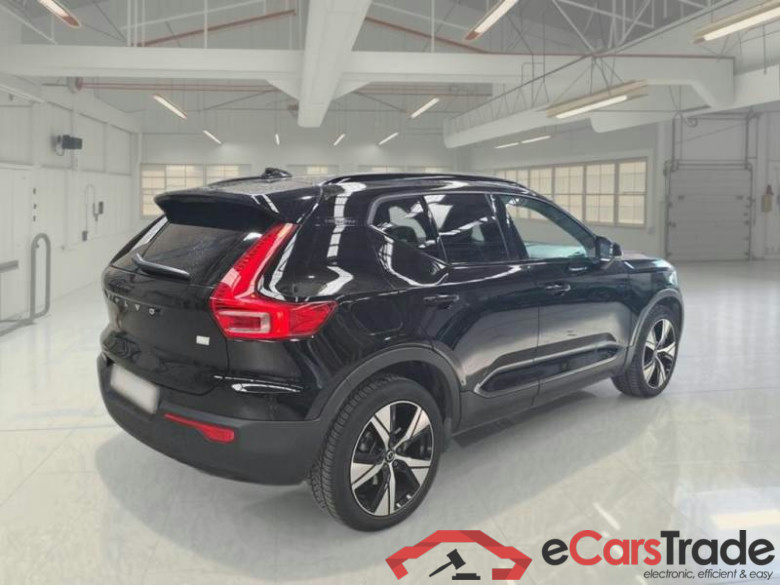 VOLVO XC40 / 2017 / 5P / SUV T4 PLUG-IN HYBRID AUTO RECHARGE R-DESIGN #2