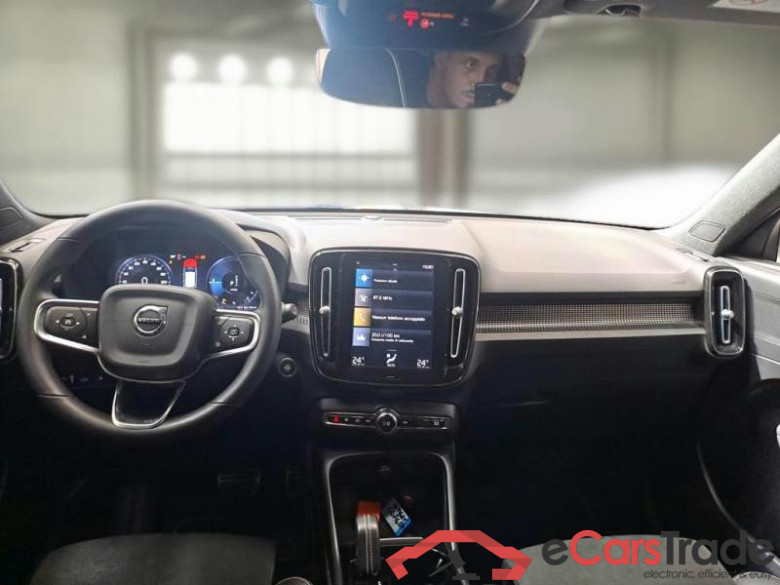 VOLVO XC40 / 2017 / 5P / SUV T4 PLUG-IN HYBRID AUTO RECHARGE R-DESIGN #3
