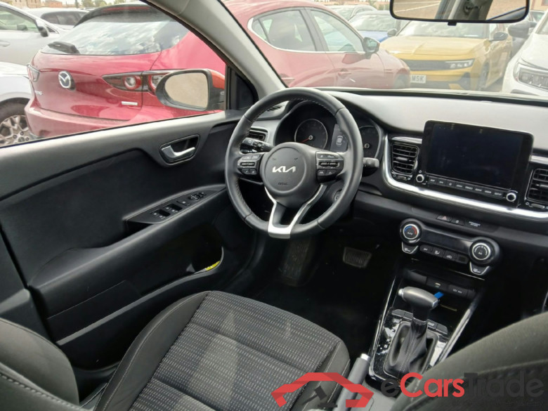 KIA Stonic / 2017 / 5P / todoterreno 1.0 T-GDi 88kW (120CV) MHEV Drive DCT #3