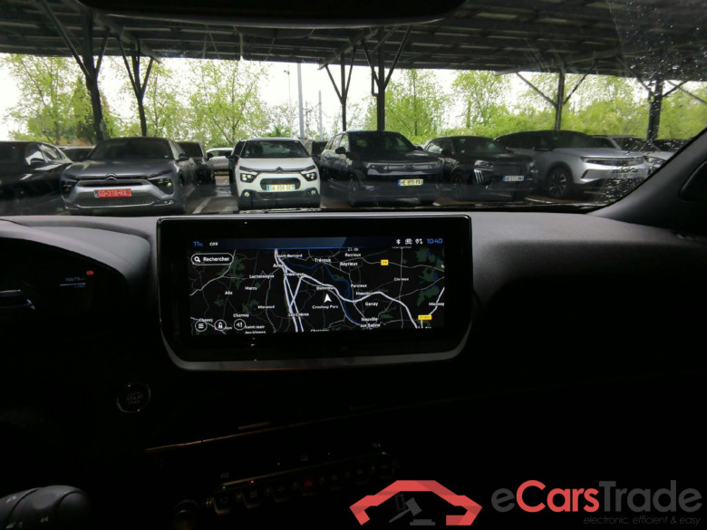 Peugeot 2008 Allure Hybrid 145 ch e-DCS6 #4