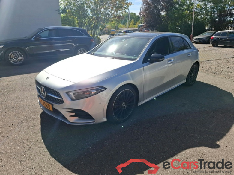 Mercedes A 200 AMG Night Pano LED-Multibeam Burmester Widescreen Ambient Navi Sport-Leather-Alcantara KeylessGo Camera Klima PDC ...