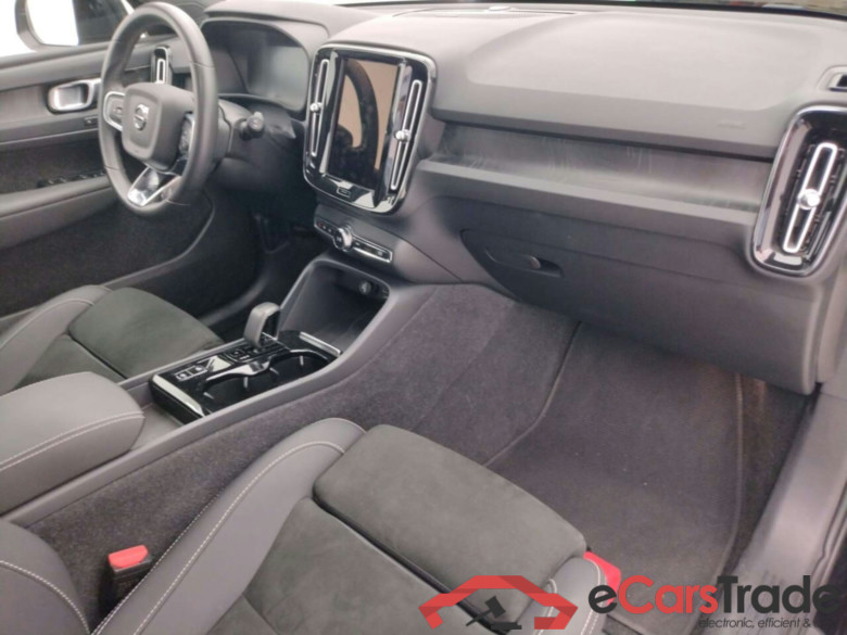 VOLVO XC40 1.5 PHEV T4 DCT ULTIMATE DARK #3