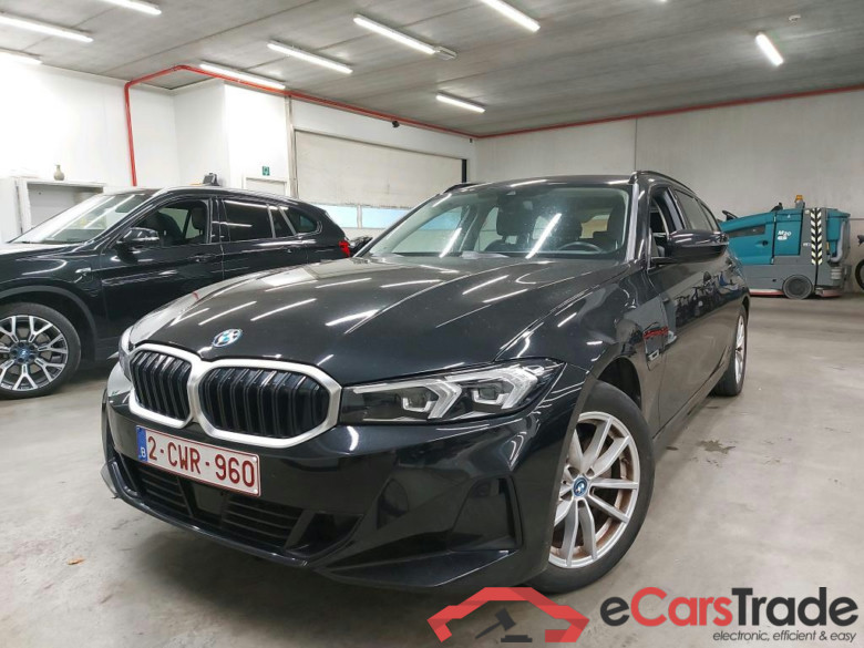 BMW - BMW 3 TOURING 320e 204PK With Vernasca Heated Electric Sport Seats & Active Cruise & Driving Assistant Pack & Parking Assistant Pack  * HYBRID *
