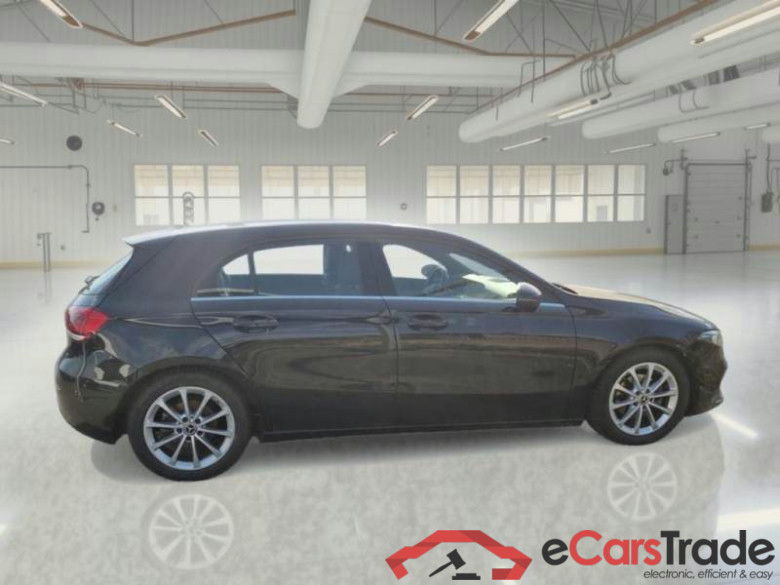 MERCEDES-BENZ CLASSE A / 2018 / 5P / BERLINA A 180 D BUSINESS #6