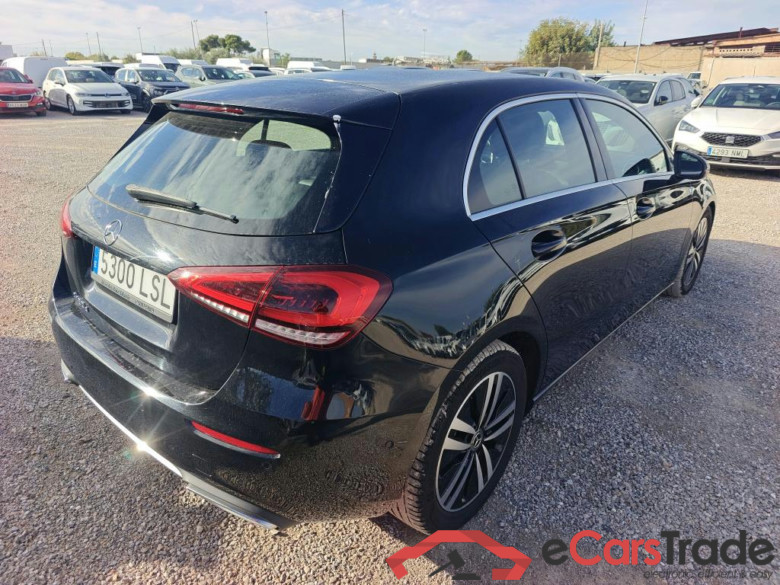 MERCEDES-BENZ Clase A / 2018 / 5P / berlina con portón A 180 d #2