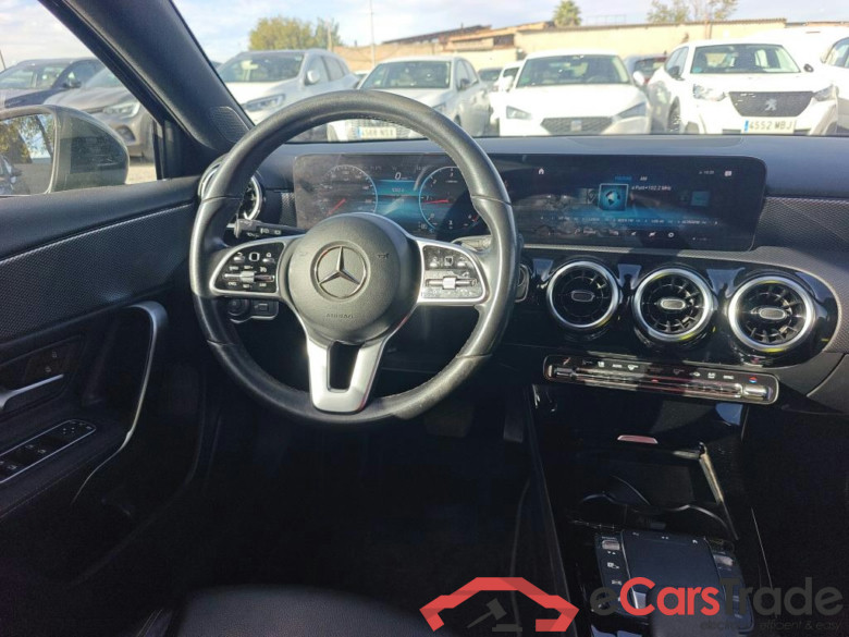 MERCEDES-BENZ Clase A / 2018 / 5P / berlina con portón A 180 d #3